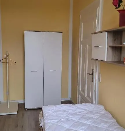 Bahnhofstr 15 Apartment *